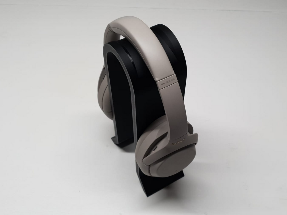 Modern Headphone Holder - 3D printed in Canada by UMore3D
